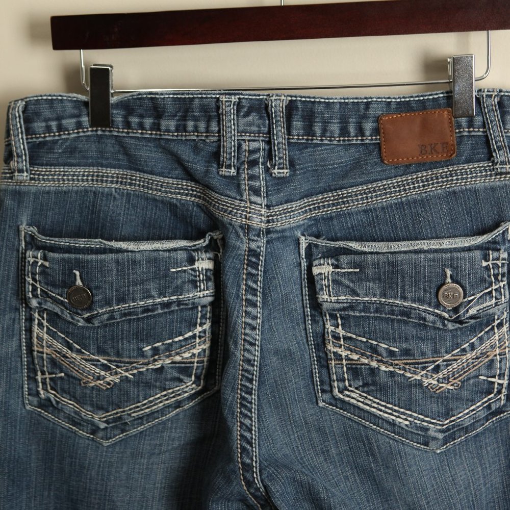 BKE Buckle Men's medium blue wash Tyler Straight Leg blue Jeans 34R 34 X 32